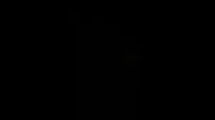Chica negra con tacones altos videospprno Tocando a un chico con la mano y deslizando los labios hacia el kurac