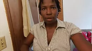 Dos chicas jóvenes no porno amateur les importa el gangbang de Año Nuevo con sus dos novios