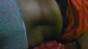 mamá porno casero quería relajarse en un picnic, pero se involucró en el Sexo Grupal