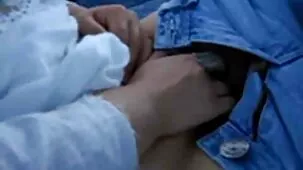 Chico joven de sexo interracial porno para celular con mulato oscuro
