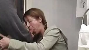 Marido pagó a un chico con un pene grande para besar a su esposa en todas videos porno de lesbianas las grietas