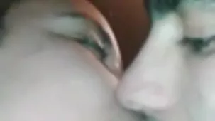 Los chicos organizaron una toropprno orgía con dos jóvenes putas