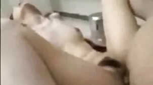 Una chica sexy vino a visitar a una pareja emocionada y xxx videos caseros se unió a ellos