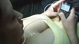 Enfermera de grandes tetas se desnuda delante de un videos xxx de negras hombre y le hace una mamada profunda