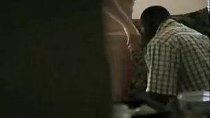 Madre pelirroja sacó un videos porno caseros de maduras gallo joven de las bragas del niño y lo pulió con esponjas