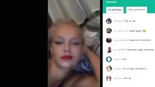 Lesbianas tatuadas en el baño se follan entre sí a Besos delicadas lenguas villaporno y dedos