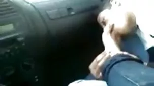 Chica hace yoga por golfas xxx la mañana y toma la polla del vecino en el coño apretado