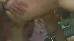 Rubia en leggings expande las mejores videos porno caderas para azotar apasionadamente con un hombre