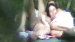 Mujer con grandes tetas porno premium gratis seduce al hombre y folla duro
