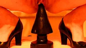 Una hermosa mujer a la que le encanta sexo gr follar con las manos