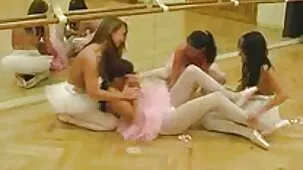 Linda mujer después de masturbarse anal en casa creó un todoporno agujero sexual