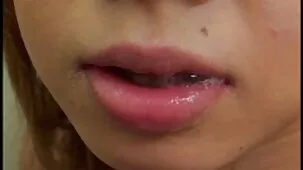 Chica se xeso porno apresura con un hombre a la oficina a la hora del almuerzo