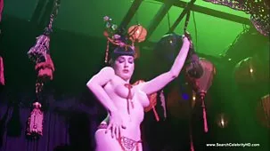 morena recibe un disparo a dos miembros grandes en xxx vírgenes Sexo Grupal