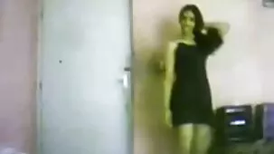 En lugar xxx con maduras de un telescopio, besará a una rubia con pantalones de mezclilla en la boca y un coño