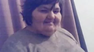 morena joven con tetas divertidas exponiendo su sexo porno gratis agujero en la pose