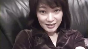 Encantadora videos xxx lesbianas chica ucraniana masturbándose su coño mojado en el piano