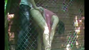 Mientras el viejo marido duerme, la esposa descargar videos xxx con grandes tetas toca la polla de su hijo en el dormitorio