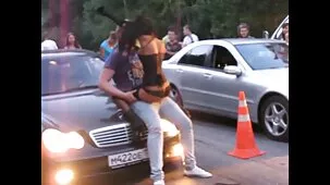 Morena enamorada de videos porno de gordas un hombre en poses inusuales