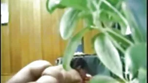 Chica con cabello rubio extiende las caderas diverporno para sexo POV