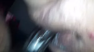Morena caliente teniendo sexo lésbico y penetrándose vídeos ponos la lengua