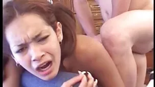 Joven en represalia por traición tiene porno negras sexo grupal con los amigos de su ex novia