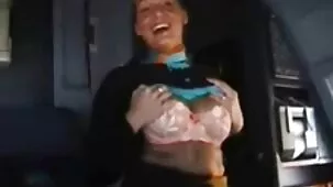 Lesbiana experimentada domina a su chica atada xxx de gordas y se excita