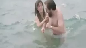 Chico se da un beso y se folla a milf rubia en su apartamento videos de sexo porno
