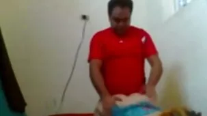 Pick-up extendió la pornografia lesbica lujuriosa Katja Rich para fumar y sexo POV, arrancándose las medias