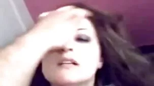Top model rusa en ropa interior roja y videos xxx los mejores sombrero de pie con un beso con un hombre