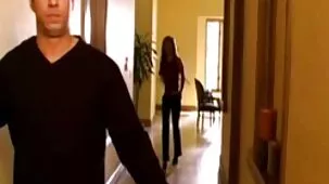 Chica pelirroja le dio un toque de coño wwwpetardas y besó a un hombre