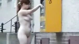 Morena con grandes tetas tienta al camarero para tener sexo en el porno gratis abuelas baño