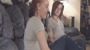 Chicas organizaron sexo toropoeno grupal real para un amigo en común