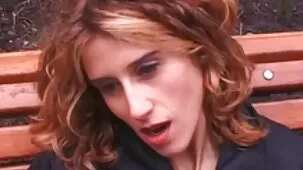 La chica vino al casting y chupó la polla xmaduras de un hombre negro.