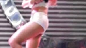 Mulata hace fumar y extender las caderas taboo pelicula completa para el sexo en la cocina