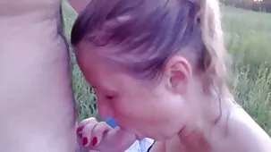 Un xxx videos español joven ha convencido a una rubia ingenua para que tenga sexo apasionado.