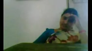 Fetichista de pies porno de incestos con polla caliente y medias morenas con piernas delgadas