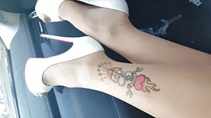 mamá con grandes tetas follando de maduras folladoras pie con su amante
