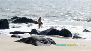 Chica joven extiende las maduras mexicanas porno caderas para la doble penetración con chicos