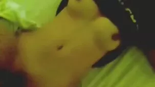 Jóvenes webcam porno en vivo lesbianas durante el sexo en grupo experimentado orgasmo con morena