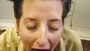 chica flaca gimiendo cabalga sobre novio de pene porno para ver caliente