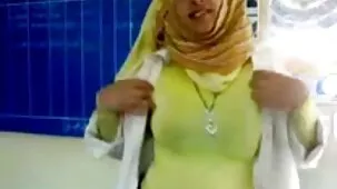Hermano atrapó a su hermanastra desnuda y la fakings videos gratis besó suavemente