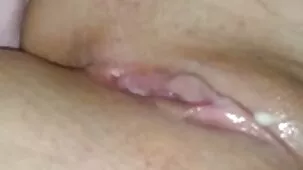 Morena en bikini en la naturaleza xxx petardas reemplaza el agujero jugoso para el sexo anal con negro