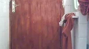 Dos chicos miman a una joven rubia de San Francisco descargar video de porno Gangbang con doble penetración