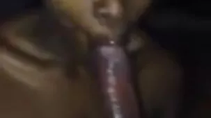 Dos rubias sedujeron a un hombre en un porno grupal. viejas follando