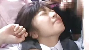Chico con el pelo rizado golpea a mulata tetona en porno en hd el coche