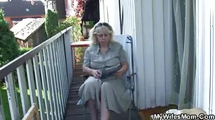 Estaba espiando a una chica en sexo xxx videos el baño, y luego la quemé allí.