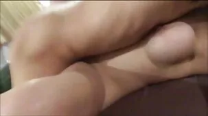 Chico delgado tetonas follando seduce a una chica para tener sexo con una regadera