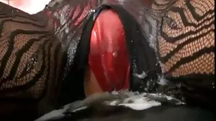 Mulata tatuada de grandes tetas y su novia persuadieron a un hombre porno lebianas para tener sexo grupal