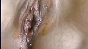 El sexo anal en el porno de tetona resort lleva el culo de mamá al orgasmo turbulento