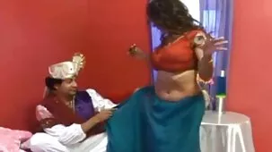 Morena con xexo en español grandes tetas extendiendo el culo para anal real